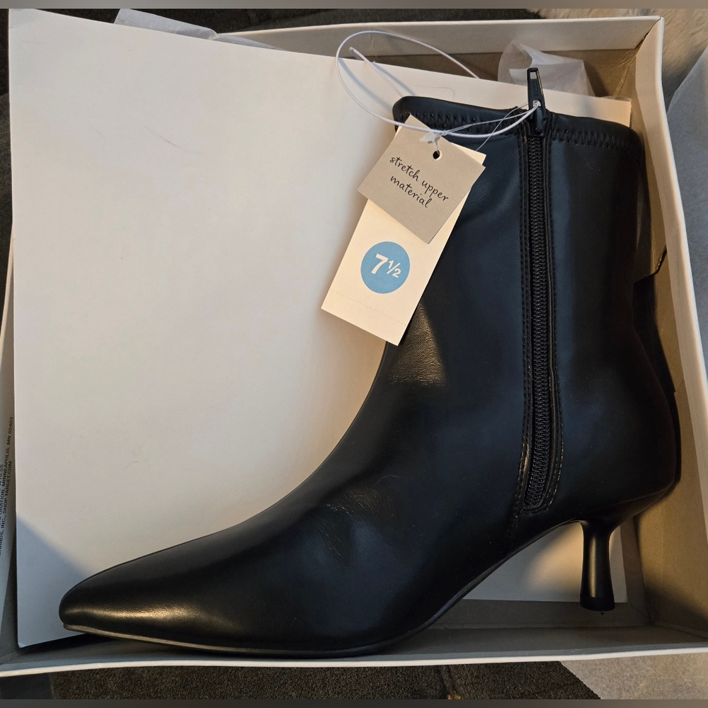 Black Faux Leather Boots, Zips Up the Side, Size 7.5, New With Tags in Box - Picture 13 of 13
